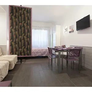 My Purple Apartment In The Center Of Rome Roma